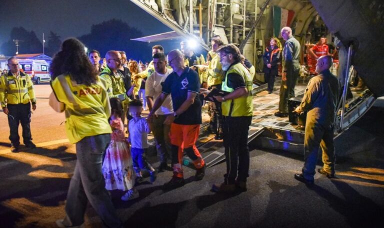 EE. UU. asegura que 1,6 millones de migrantes se han "autodeportado" este año