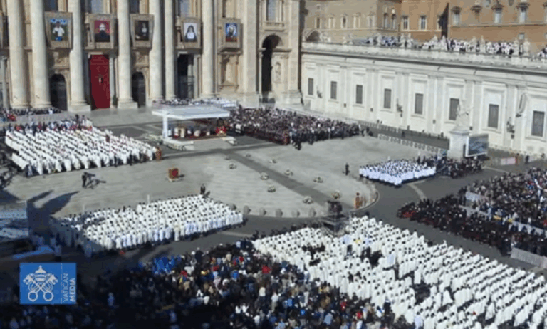 Inicia misa de canonización de José Gregorio Hernández y Carmen Rendiles