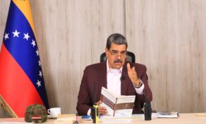 Maduro espera que la "diplomacia del Vaticano" ayude a "preservar la paz"