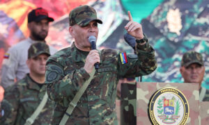 Padrino López advierte que “ninguna potencia extranjera profanará este suelo sagrado”