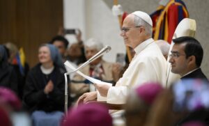 El Papa pide afrontar problemas siguiendo ejemplo de José Gregorio y Carmen Rendiles