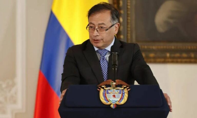Petro: "No defiendo a Maduro, pero menos una invasión" a Venezuela