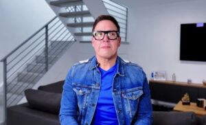 Raúl González, copresentador de "Despierta América": "Soy gay"