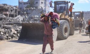 Inician retiro de escombros y abren calles en Gaza tras alto al fuego