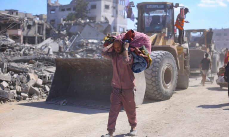 Inician retiro de escombros y abren calles en Gaza tras alto al fuego