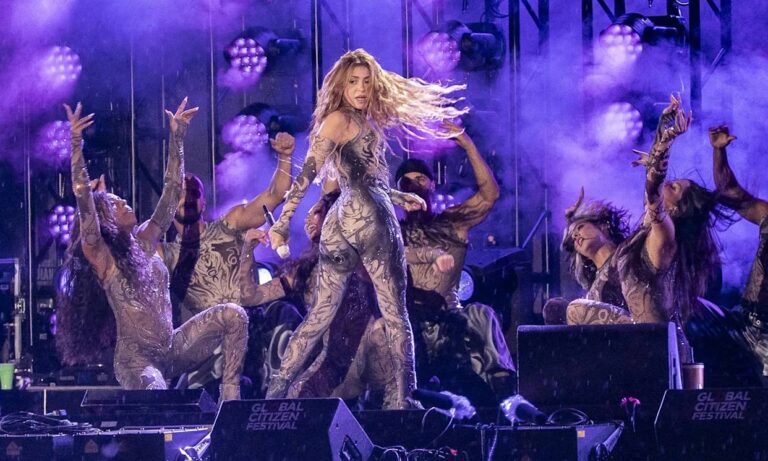 Shakira celebra 30 años de su álbum "Pies descalzos"