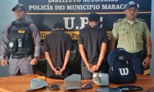 Detienen a dos presuntos miembros de “Los Arrasadores” por hurto de retrovisores