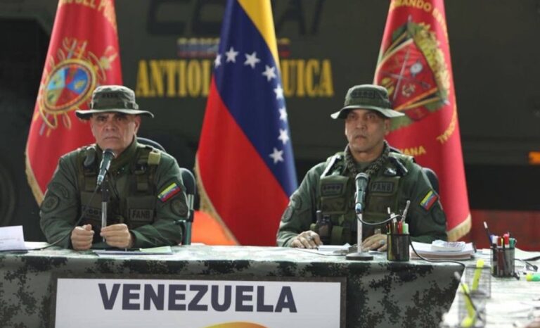 MinDefensa denuncia "acoso militar" de aviones de EE. UU. cerca de las costas