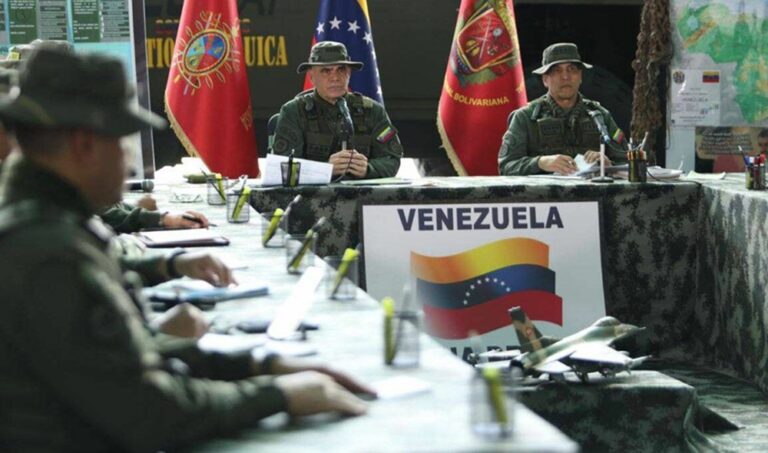 Padrino López confirma despliegue para combatir a "grupos del ELN y de las Farc"