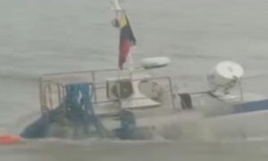 Se hunde remolcador en el Lago de Maracaibo y rescatan a cinco tripulantes