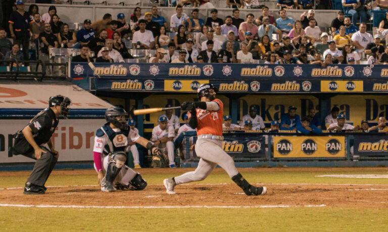 Magallanes blanquea 4-0 a Águilas y le propina su tercera derrota seguida