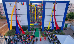 Entregan viviendas a 20 familias afectadas por explosión en San Francisco