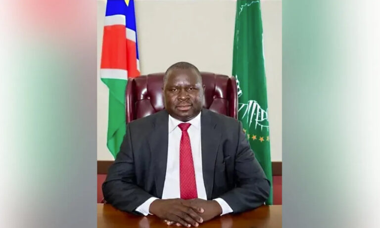 Adolf Hitler conquista el cargo de consejero regional en Namibia