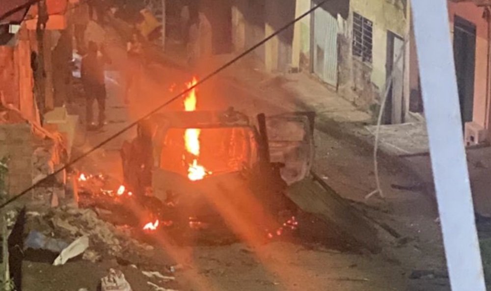 Al menos 2 civiles muertos y un policía herido deja atentado con carro bomba en el Cauca