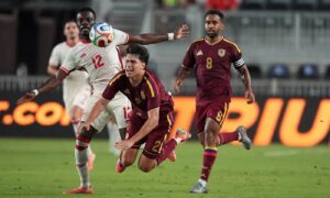 Canadá vence 2-0 a una Venezuela en proceso de renovación