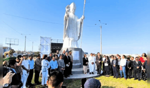 Chiclayo inaugura gran estatua en honor a León XIV
