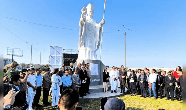 Chiclayo inaugura gran estatua en honor a León XIV