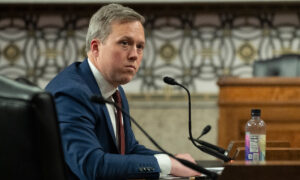 Secretario del Ejército de EE. UU. sobre Venezuela: “Estaríamos listos para actuar”