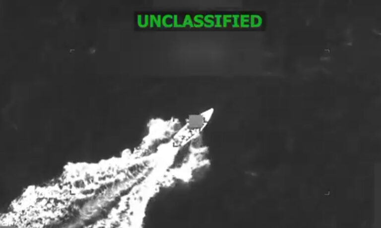 EE. UU. ataca lancha en el Caribe y acaba con 3 “narcoterroristas”