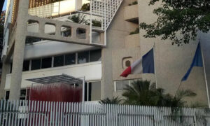 Francia insta a sus ciudadanos “posponer” viajes a Venezuela por “seguridad delicada”