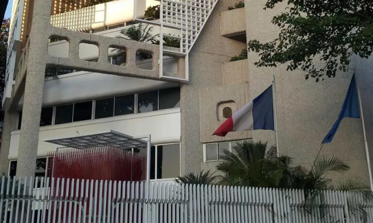 Francia insta a sus ciudadanos “posponer” viajes a Venezuela por “seguridad delicada”