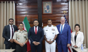 Jefe del Comando Sur de EE. UU. visita Surinam en medio de tensiones en el Caribe