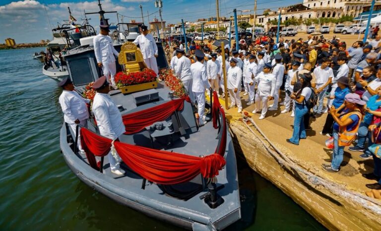 La Chinita regresa a Maracaibo tras su procesión lacustre y recorrido por los pueblos costeros
