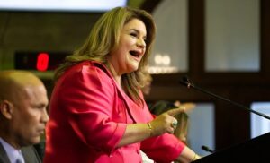 Gobernadora de Puerto Rico: "Descanso con la protección de EE. UU. contra Maduro"