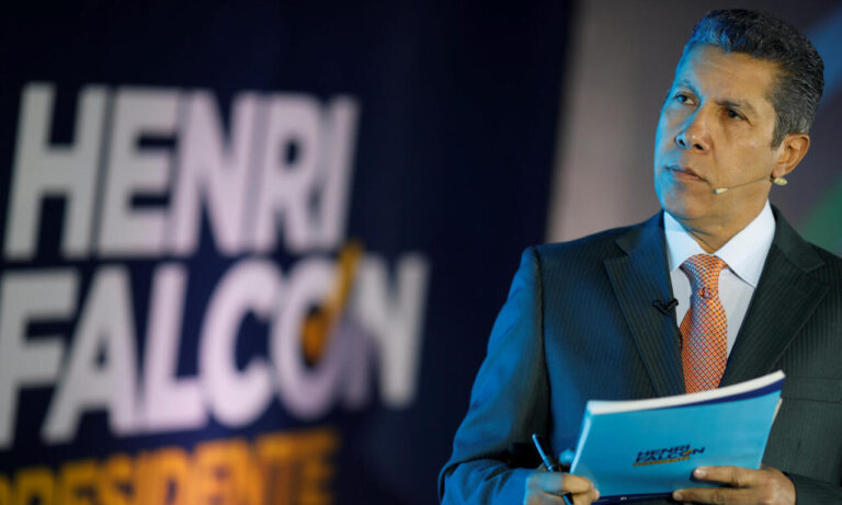 Henri Falcón rechaza la “acción militar” y pide lograr una solución “política y diplomática”