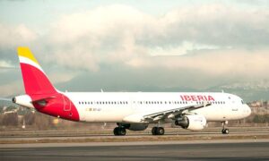 La suspensión de vuelos a Venezuela afecta al menos a 6.000 pasajeros en España