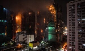 Suben a 36 los muertos en el incendio de edificios residenciales en Hong Kong