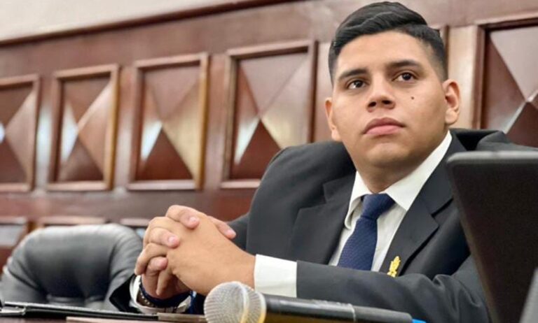 Renuncia a UNT José Villarreal, diputado del Clez