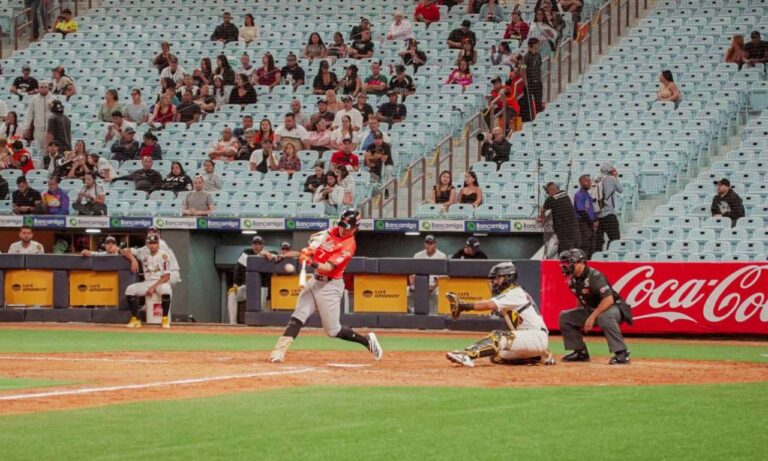 Leones aplasta 16-3 a Águilas en su primer juego de la semana 4