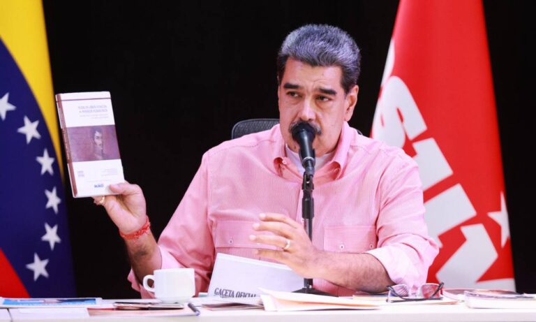 Maduro asegura que la "derecha maltrecha desapareció del escenario político"