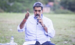 Maduro pide a votar "masivamente" en la cuarta Consulta Popular Nacional