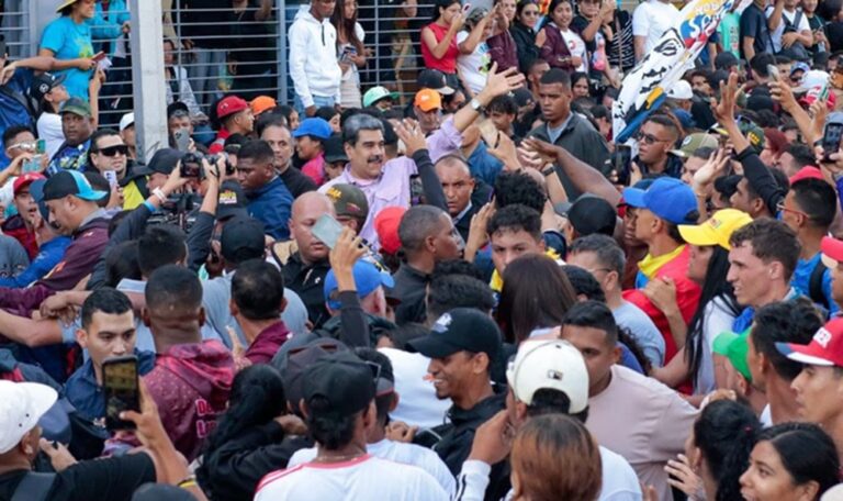 Maduro pide paz a Trump: "No más guerras eternas, ¡yes peace!"