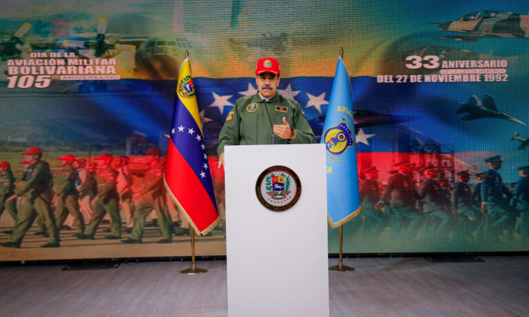 Maduro pide estar “listos y dispuestos” en el caso de “declarar la República en Armas”