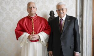 El Papa y Abás coinciden en la urgencia de ayudar a Gaza y en la solución de dos Estados