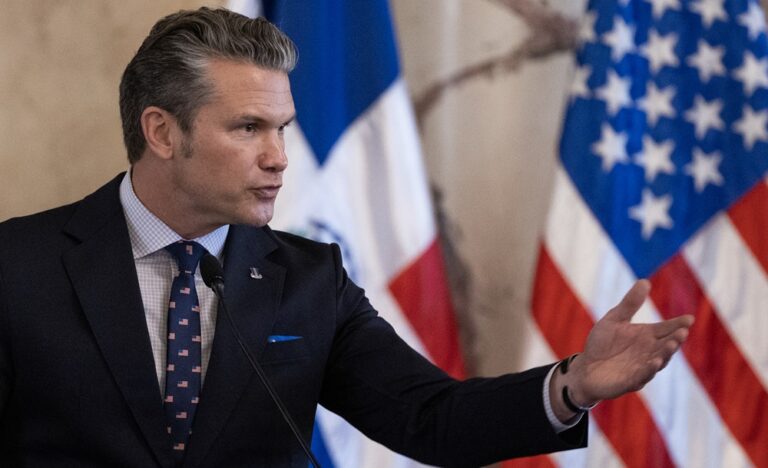 EE. UU. reitera que va a "perseguir a los narcoterroristas"