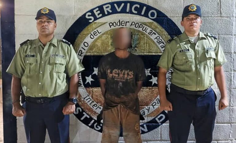 Lo apresan por agredir borracho a su madre