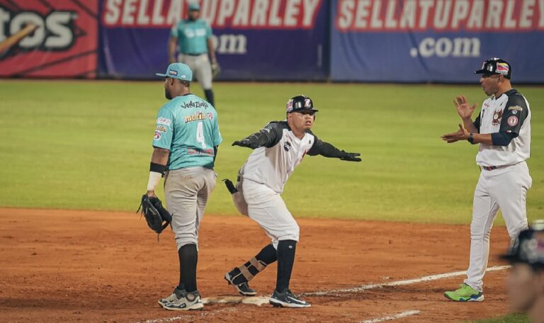 Rayder Ascanio se viste de héroe para las Águilas