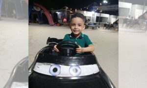 A Samuel le urge apoyo para operar su brazo fracturado