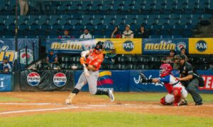 Águilas logra su primer triunfo de la semana 4 al vencer 7-3 a Tiburones
