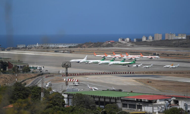 Trump: el espacio aéreo de Venezuela debe considerarse “cerrado en su totalidad”