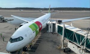 Gobierno insta a aerolíneas a reanudar sus vuelos antes del mediodía de este miércoles