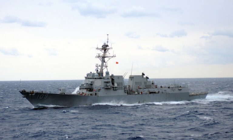 El buque de guerra USS Jason Dunham regresa a EE. UU.