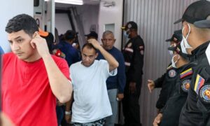Venezolano deportado denuncia “agresiones” durante su detención en EE. UU.