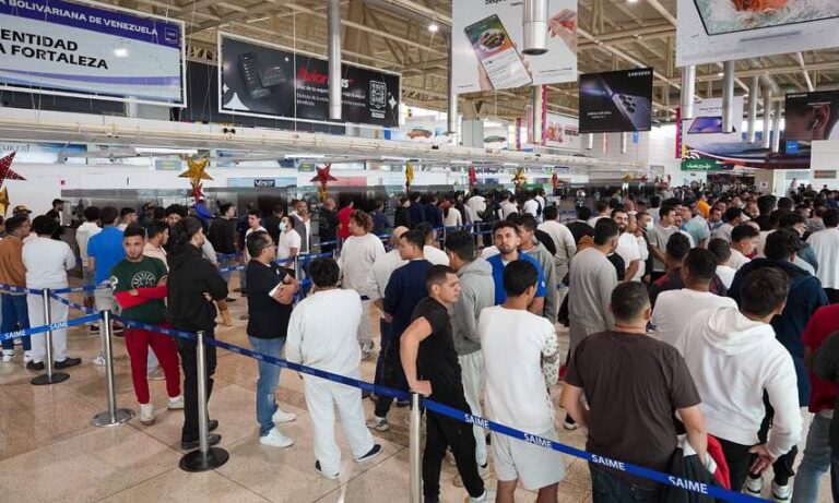 Arriban al país 279 migrantes venezolanos deportados por EE. UU.