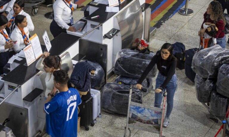 Colombia es ruta de salida para pasajeros varados por suspensión de vuelos