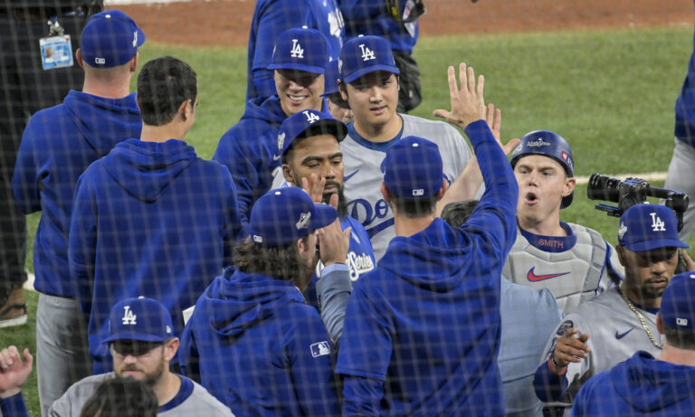 Dodgers defienden su corona y obligan a un juego decisivo en Toronto
